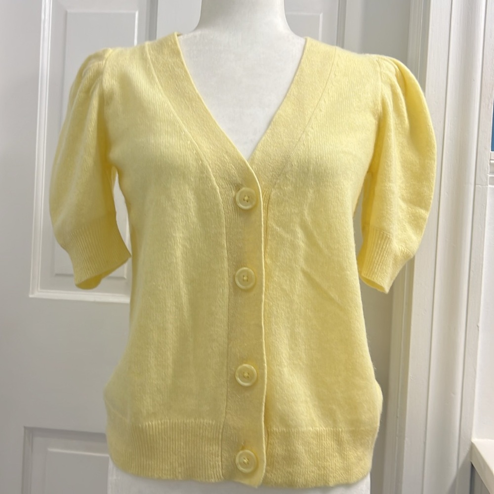 Bloomingdale's Pale Yellow Short Sleeve Button Cardigan